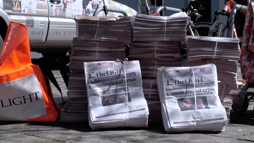 Paketi primeraka „Lajta" bili su nagomilani na protestu u Totnesu, Velikoj Britaniji