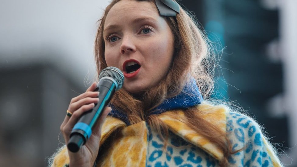 La modelo, actriz y activista británica Lily Cole es una de las consejeras de la nueva plataforma. Lily Cole