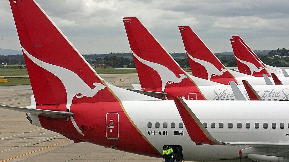 Coronavirus: Qantas to axe 6,000 jobs due to pandemic - BBC News