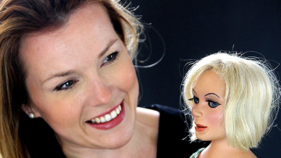 Lady Penelope Thunderbirds puppet goes for £19,000 - BBC News