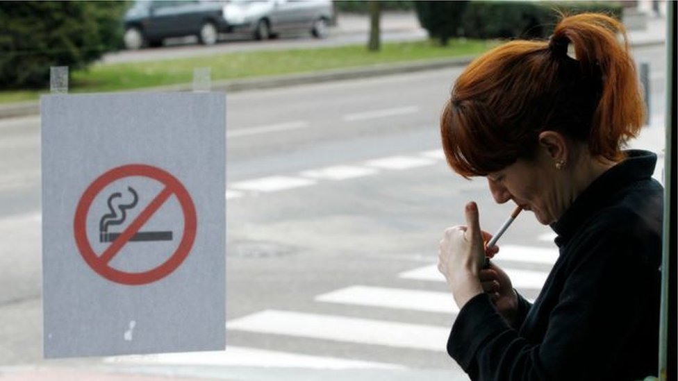 التدخين يزيد من مخاطر الإصابة بمرض كوفيد-19