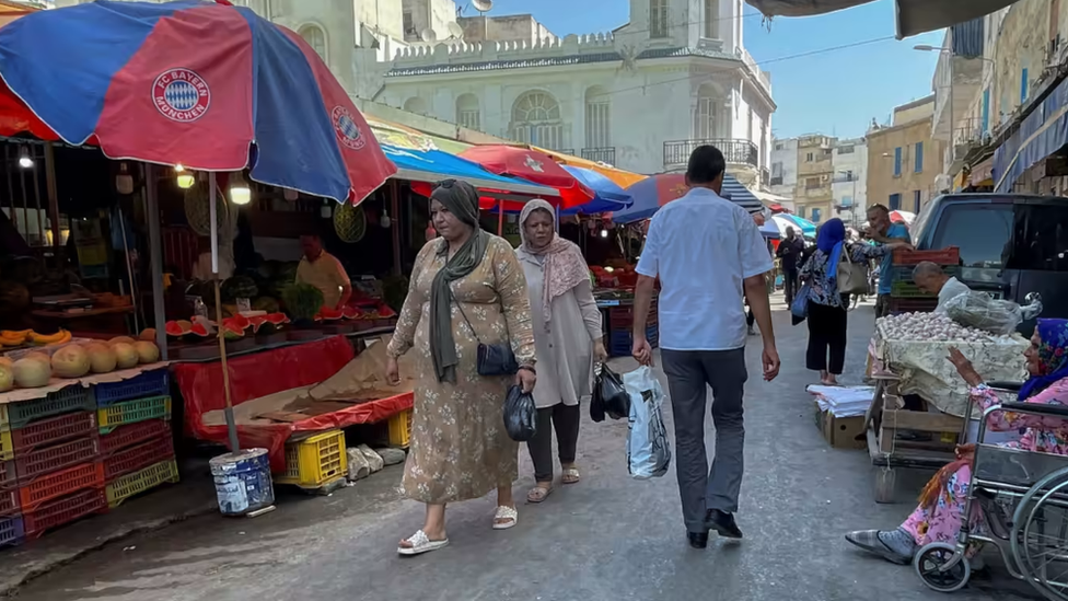 متسوقون في تونس