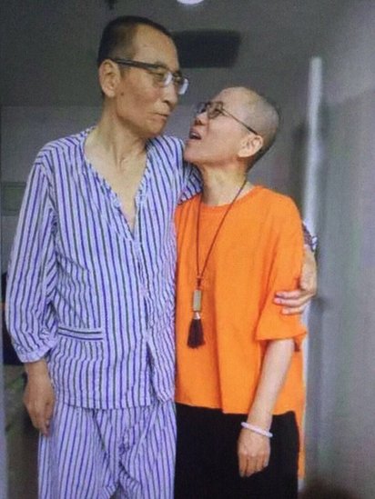 Лю Сяобо и Лю Ся в больнице в Шэньяне