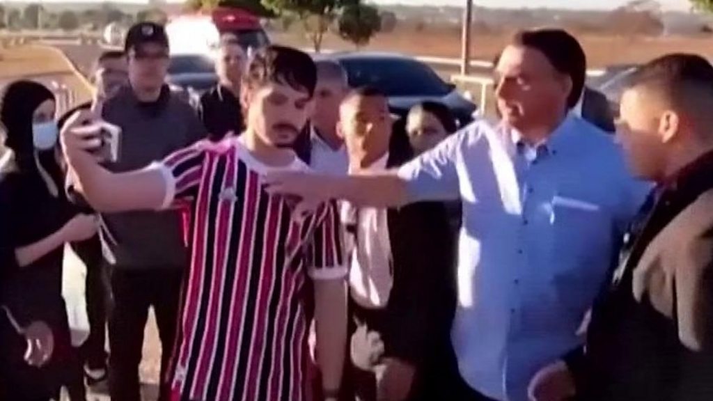 Bolsonaro: Brazil's president attempts to grab heckler's phone