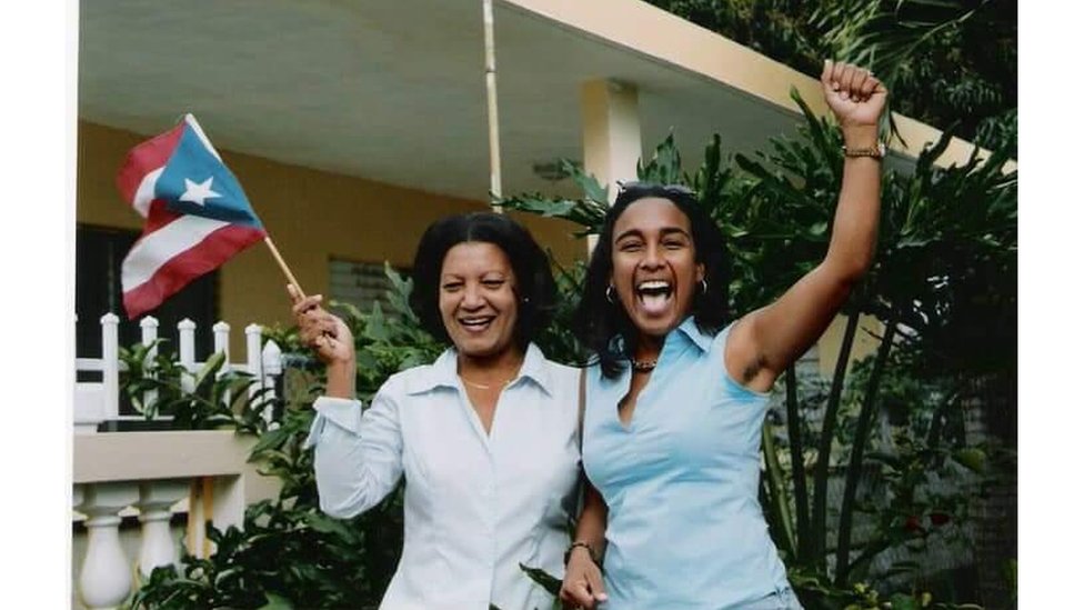 Judith Conde Pacheco (derecha) y Gladys Rivera, fundadoras de la Alianza de Mujeres Viequenses, organización nominada al Nobel de la Paz por su activismo en contra de la militarización de Vieques.