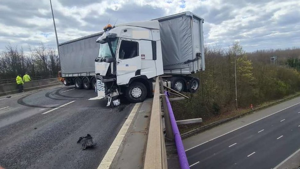 M25 crash Lorry hangs over bridge