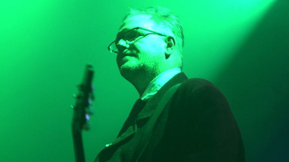 Tim Smith Singer With Influential Rock Band Cardiacs Dies Aged 59 Bbc News