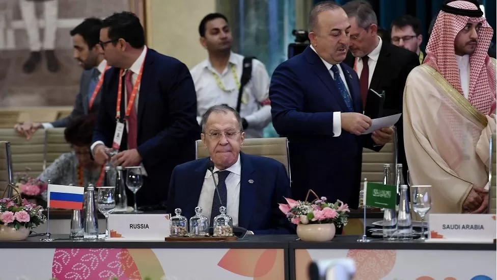 قمة العشرين: مودي رئيس الوزراء الهندي يحث وزراء خارجية المجموعة على تجاوز الخلافات 2 الوفد الروسي يتصدره لافروف.