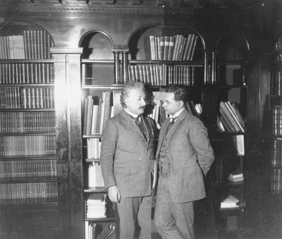 Albert Einstein ve büyük oğlu Hans Albert, 1927
