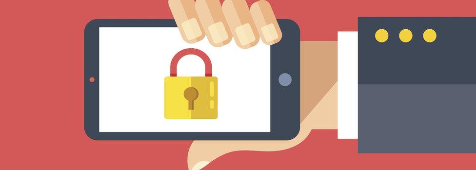 Una doble contraseña siempre es mejor que una simple. teléfono con un candado