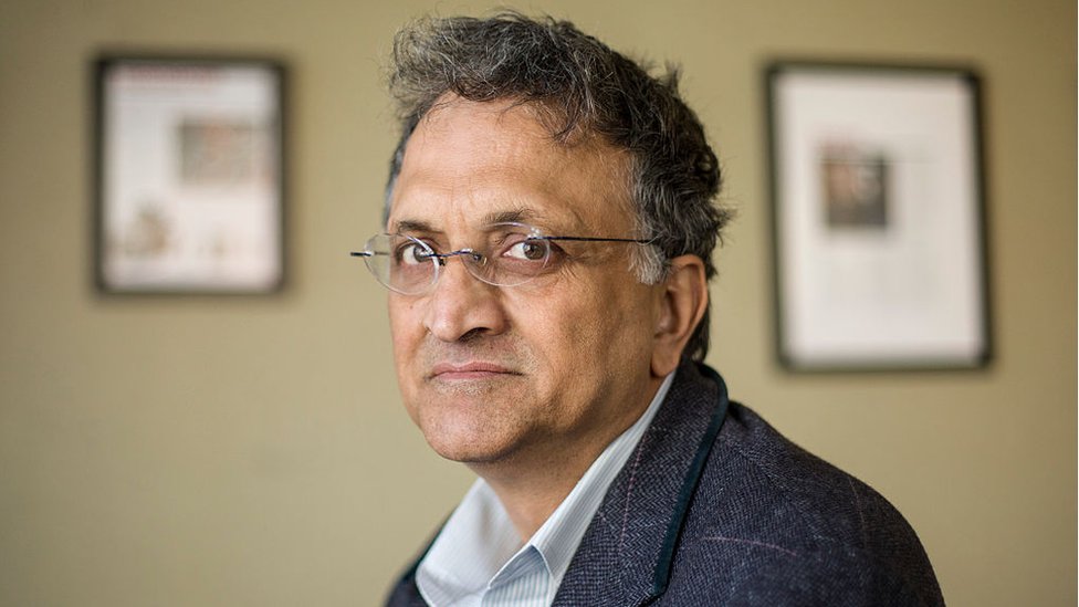 Ramachandra Guha: How the right wing hounded out a Gandhi biographer - BBC News