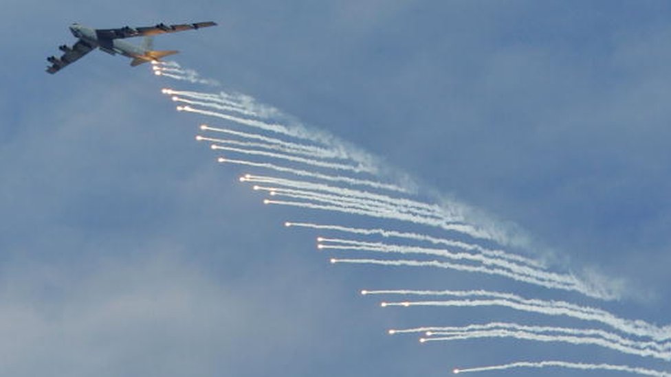 El misil se lanzó desde un bombardero B-52. un bombardero B-52.