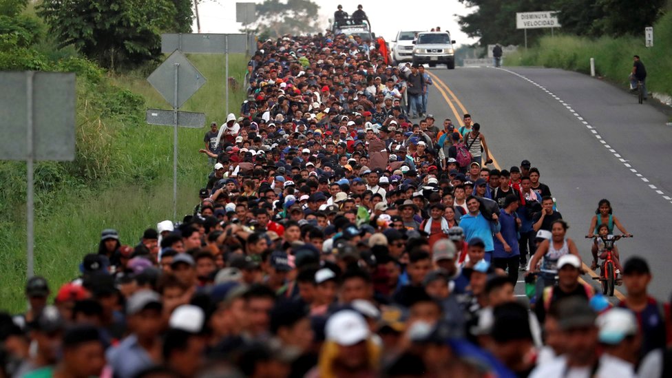 Migrant caravan: Mexico bus transportation offer withdrawn - BBC News