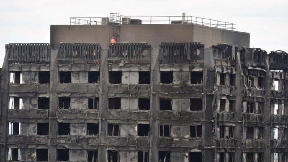 El incendio, que destruyó el edificio el El 14 de junio, comenzó con un refrigerador en uno de los pisos inferiores. Torre Grenfell