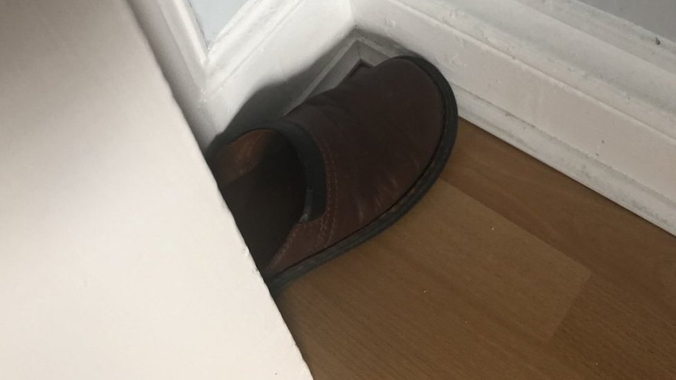 Ботинок в дверь