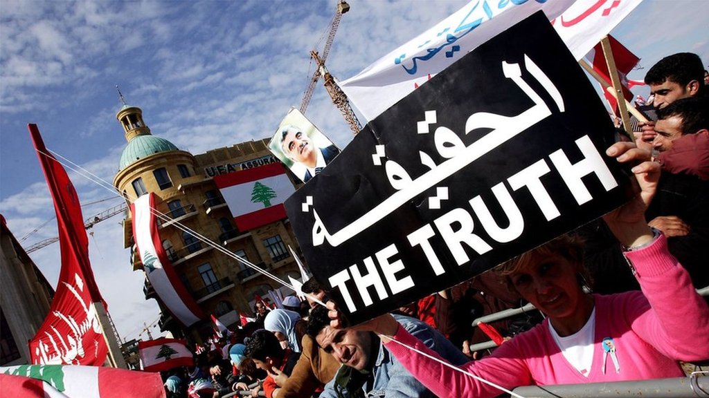 متظاهرون يطالبون بالحقيقة في قضية اغتيال الرئيس رفيق الحريري