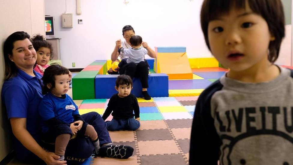 Niños brasileños en una escuela de lengua portuguesa en Japón