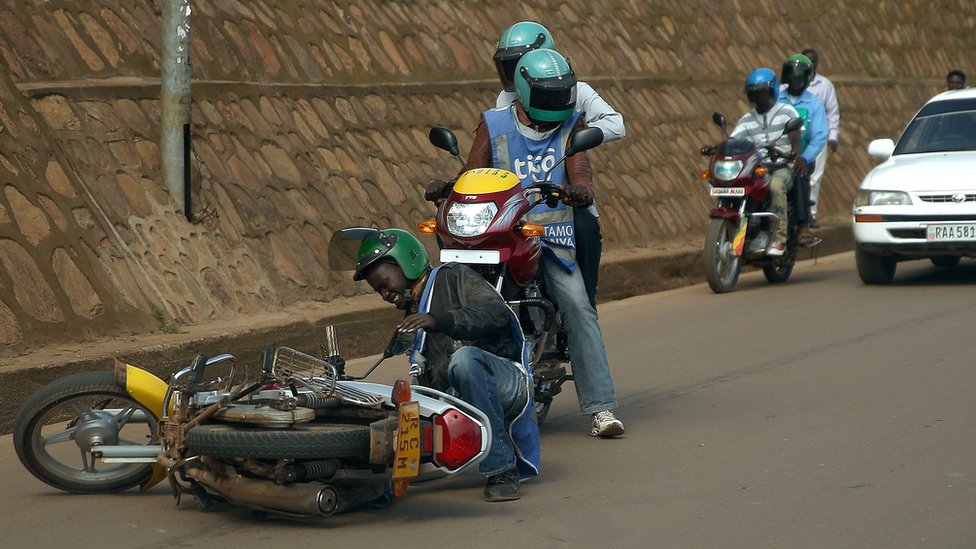 Крушение мотоциклетного такси в Кигале, Руанда