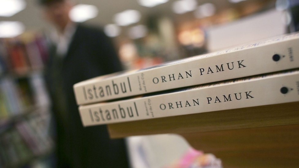 Ejemplares de"Estambul",l libro de memorias de Pamuk