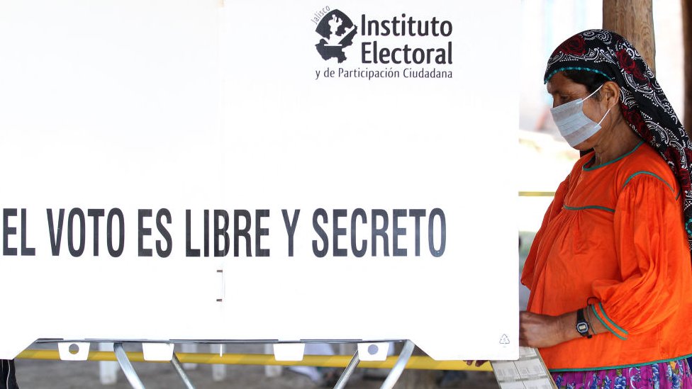 Cartel "El voto es libre y secreto".