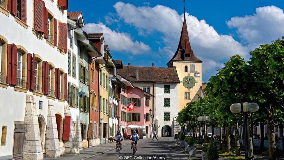 Los suizos sufren menos fisuras lingüísticas que otras naciones multilingües como Bélgica y Canadá. Una calle de Suiza