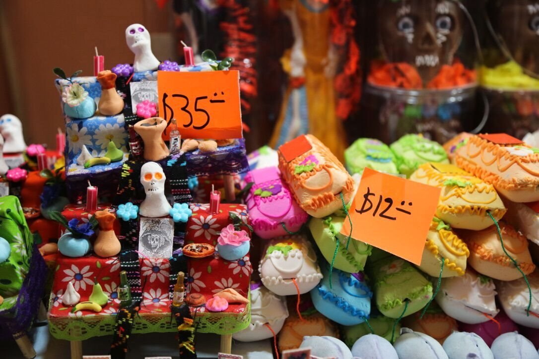 También hay dulces con la forma de ataúdes. Muchos dulces