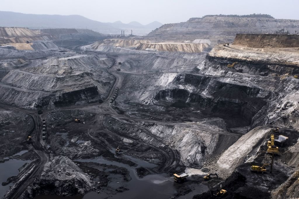 Vista general de una mina de carbón abierta cerca de Mahagama, en el estado indio de Jharkhand.
