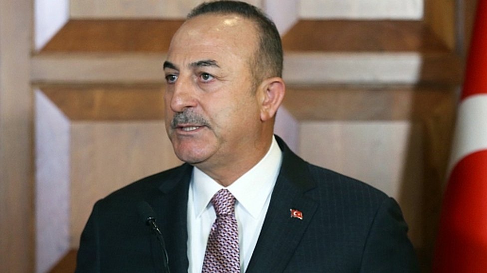 Министр иностранных дел Турции Мевлют Чавушоглу на пресс-конференции в Анкаре, 28 ноября 2019 г.