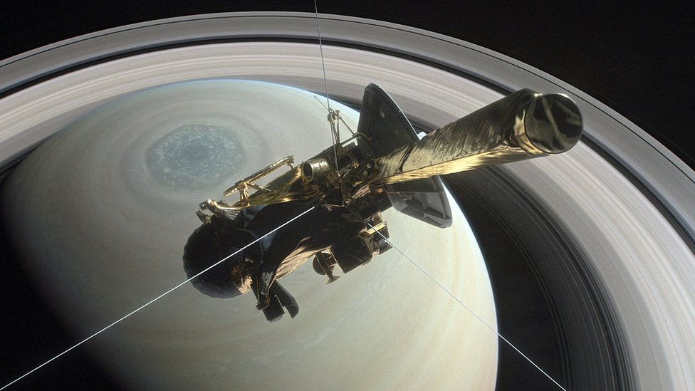 La maniobra que puso a Cassini camino a su autodestrucción en la atmósfera  de Saturno - BBC News Mundo