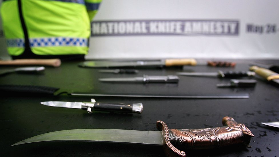 Подборка ножей, собранных во время национальной амнистии