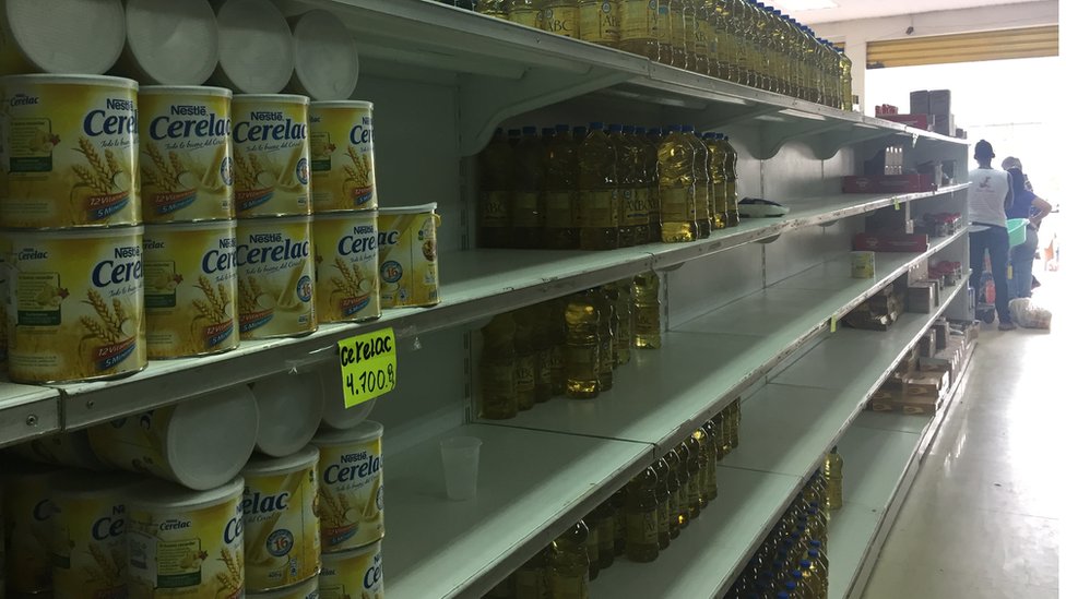 En los supermercado de Santa Elena no hay escasez, pero los precios pueden ser tan altos como en Caracas. Supermercado de Santa Elena