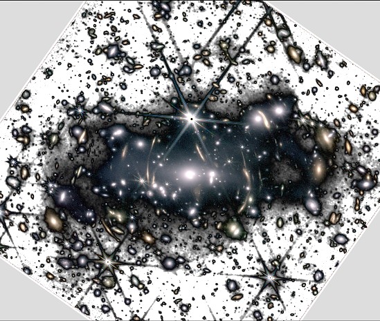 Imagem da luz intra-aglomerado do aglomerado SMACS-J0723.3-7327, obtida com a câmera NIRCAM a bordo do telescópio espacial James Webb