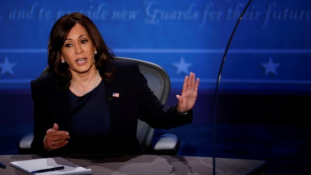 Kamala Harris durante el debate vicepresidencial