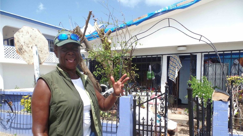 Майра Аски убирала дом своей 75-летней матери, чтобы она могла вернуться на Барбуду