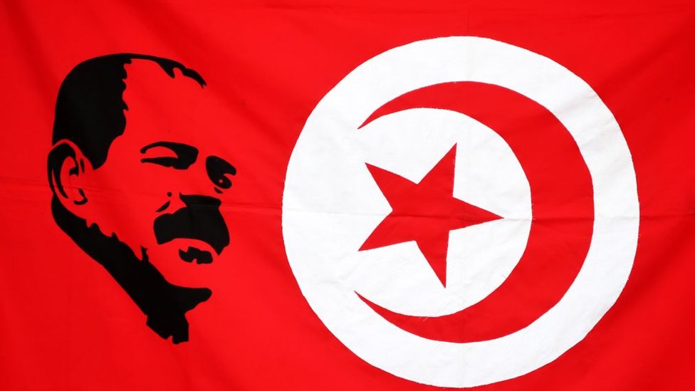 شكري بلعيد والعلم التونسي