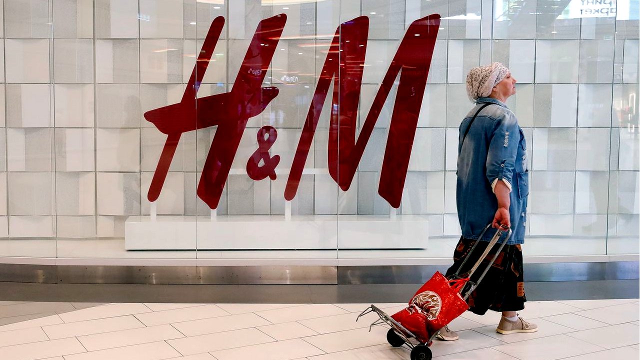 Закрыли н м. Компания h&m. Реклама h m 2022. Реклама HM. H&M закрыто.