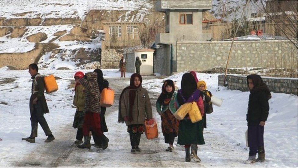 تشهد أفغانستان شتاء قاسيا مع تهديدات بالمجاعة