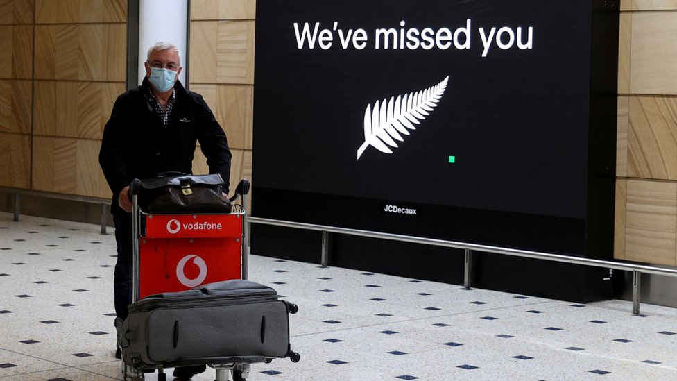 Пассажир из Новой Зеландии прибыл в терминал аэропорта Сиднея в октябре прошлого года