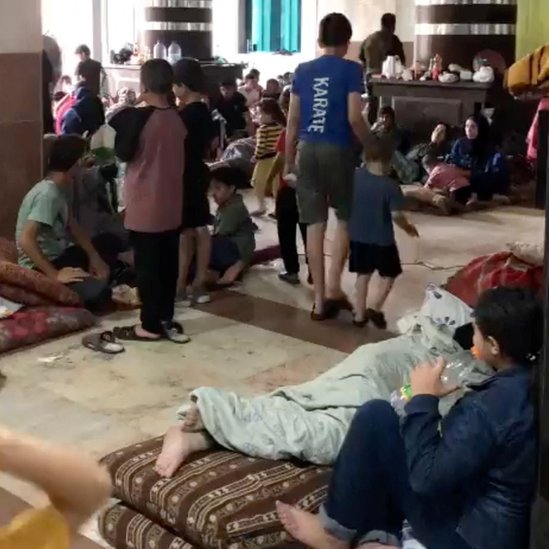 Ribuan orang mengungsi di RS Al-Quds, Gaza.