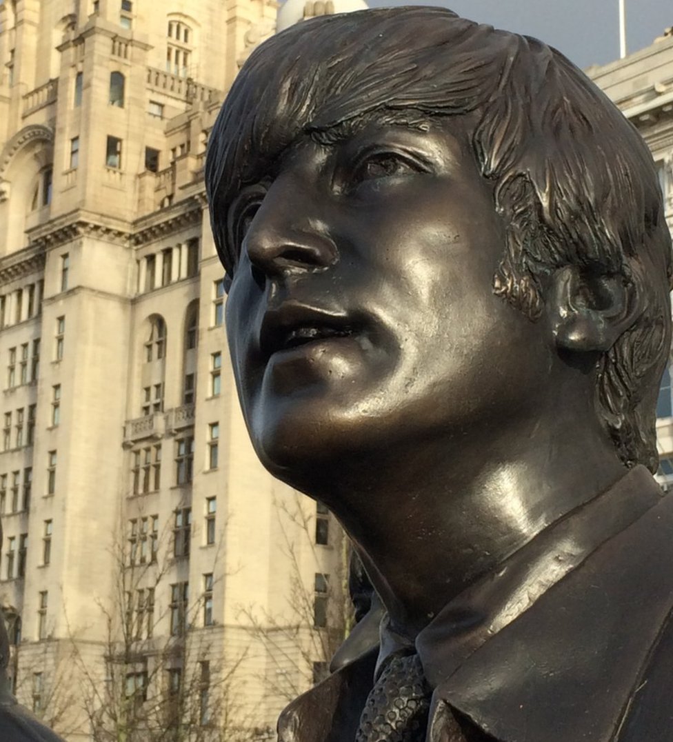 Статуя Джона Леннона