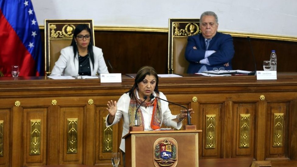 Глэдис Рекена (в C) выступает во время сессии Национального учредительного собрания в Каракасе, Венесуэла, 29 августа 2017 г.