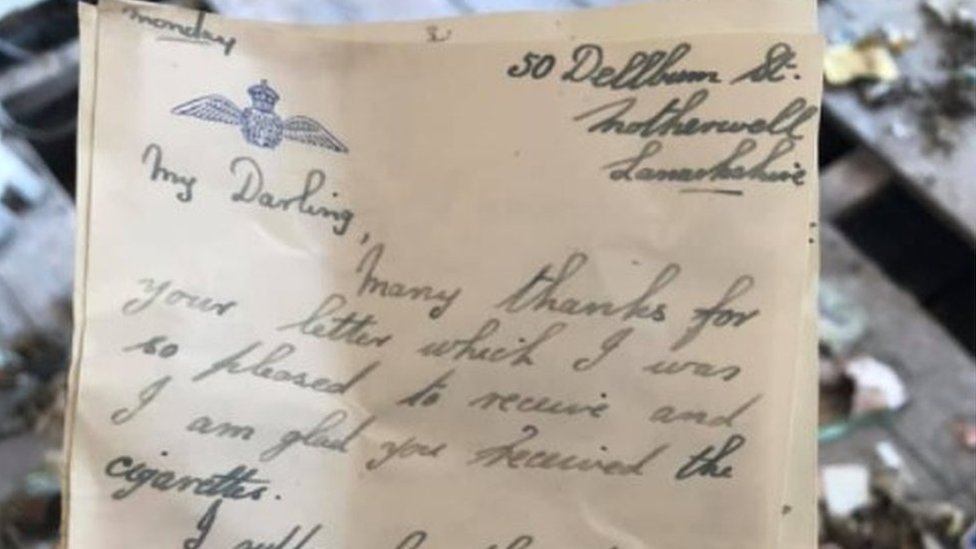 Love letter from 1950s returned to Cornwall couple - BBC News