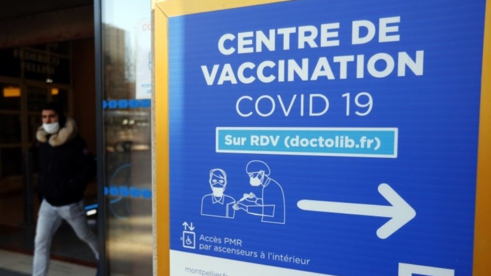 Centro de vacunación en Francia.