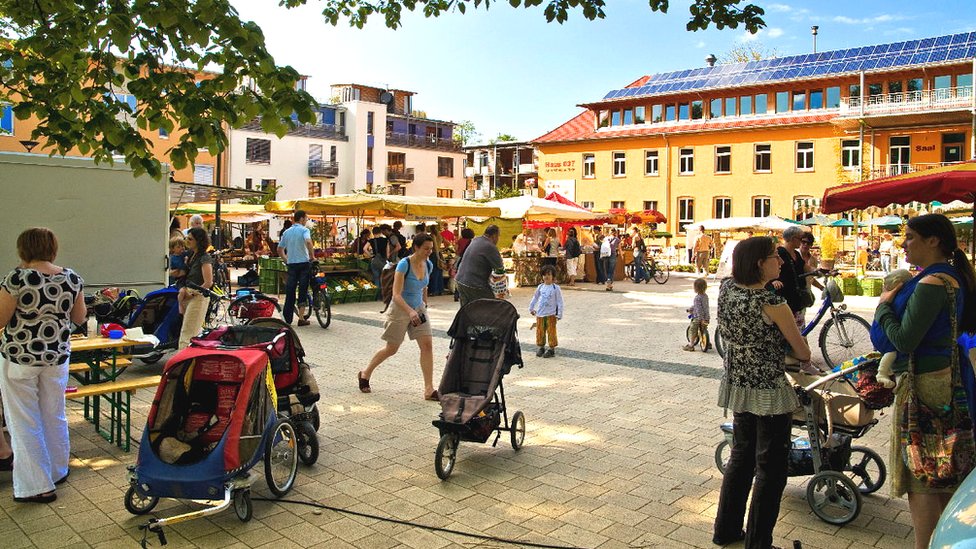 El distrito tiene más de 5.000 habitantes, en su mayoría familias. (Foto: Distrito de Vauban) Mercado de Vauban (Foto: Distrito de Vauban)