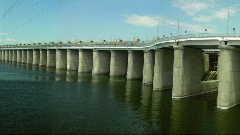 ВСУ вывели из строя Каховский мост через Днепр. Можно ли считать это началом блокады российских войск под Херсоном?