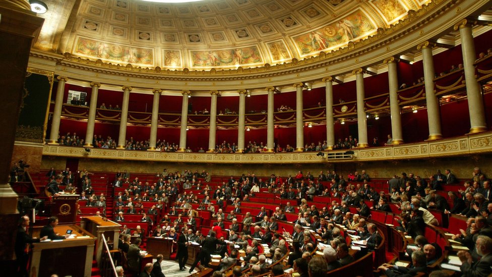 El primer reto para Macron será obtener apoyo legislativo en las elecciones parlamentarias de junio para la Cámara baja, y luego en las de septiembre para el Senado. Parlamento de Francia