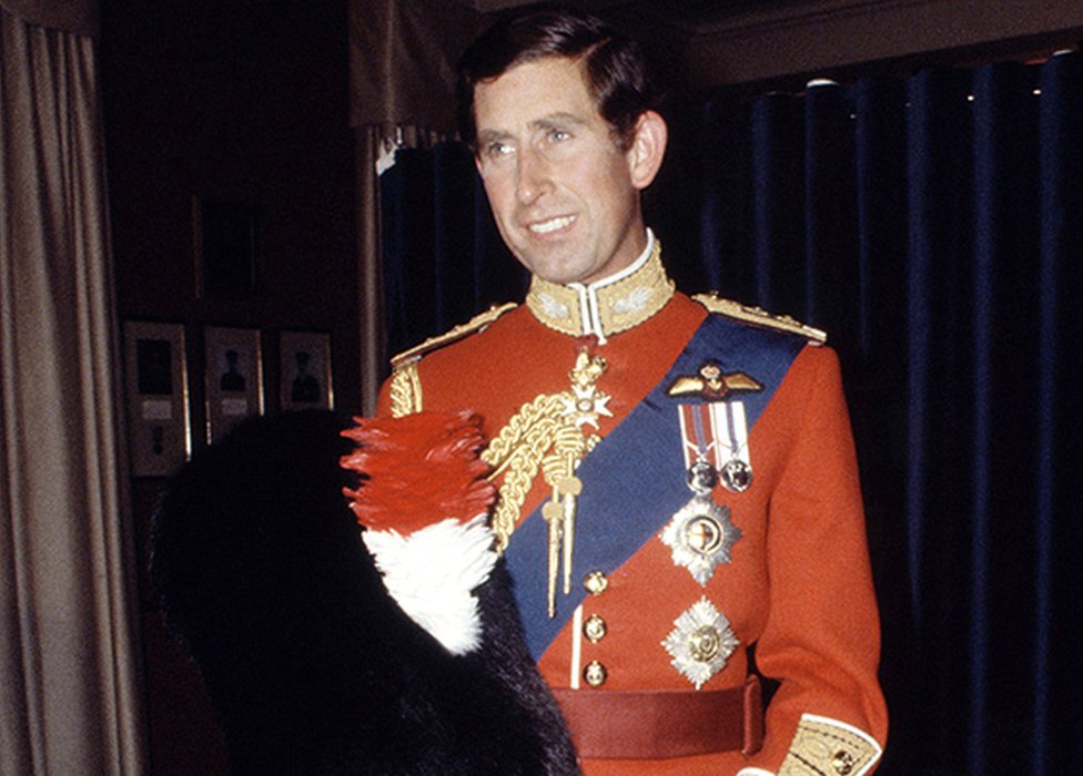 https://c.files.bbci.co.uk/AA82/production/_133305634_princecharles_welshguards1979_shutterstock_editorial_72403c_croppedforonline.jpg