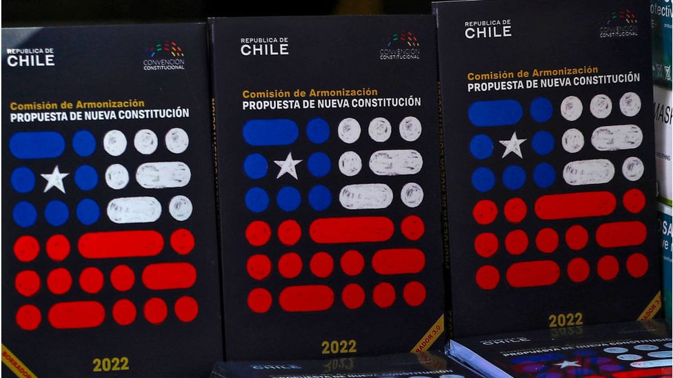 Libros de la protesta de nueva Constitución de Chile.