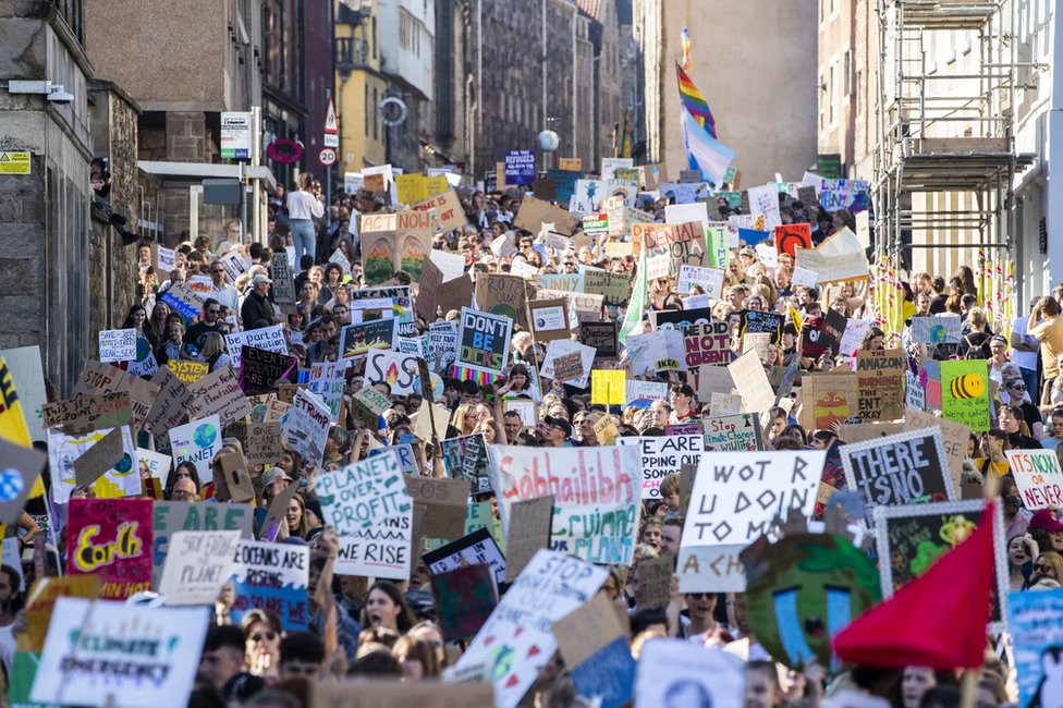 Протестующие в Эдинбурге