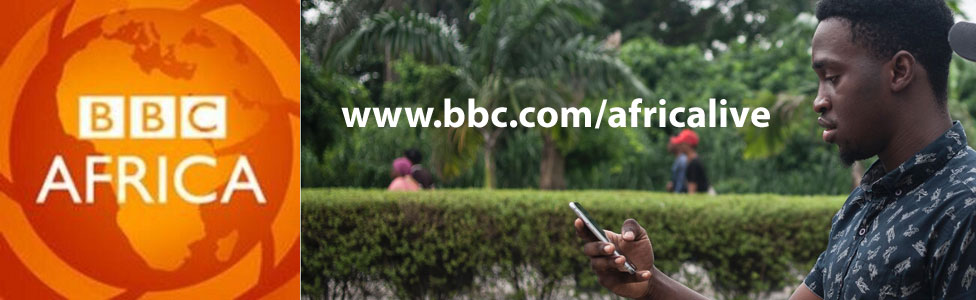 Мужчина смотрит на свой мобильный телефон в Нигерии и на логотип BBC Africa